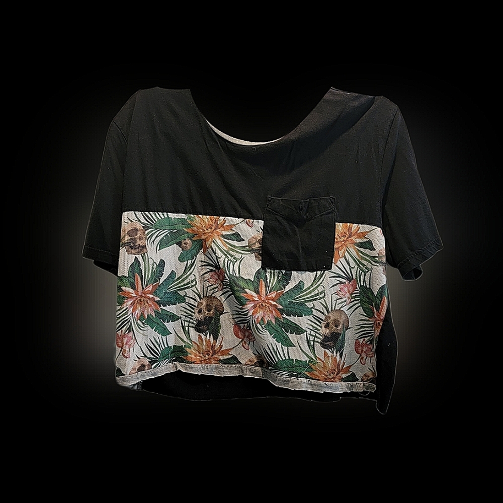 Vintage Buttery Soft Cropped Skull Tee size s/m
